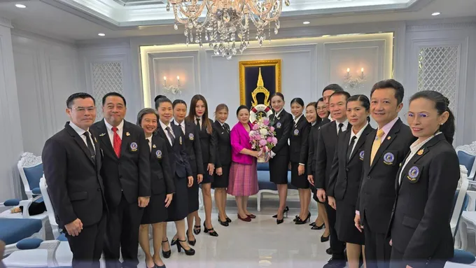 พสบ.ทร. แสดงความยินดี นายกสมาคมภริยาทหารเรือ ท่านใหม่