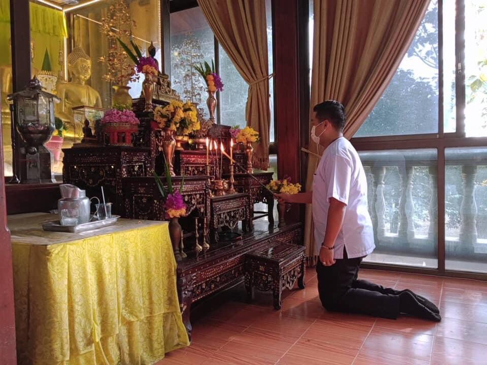 นายอำเภอป่าโมก เข้าวัด ปฏิบัติธรรมในวันพระ ส่งเสริมพระพุทธศาสนา สร้างสัมพันธไมตรีที่ดีระหว่างข้าราชการกับประชาชนในชุมชน 