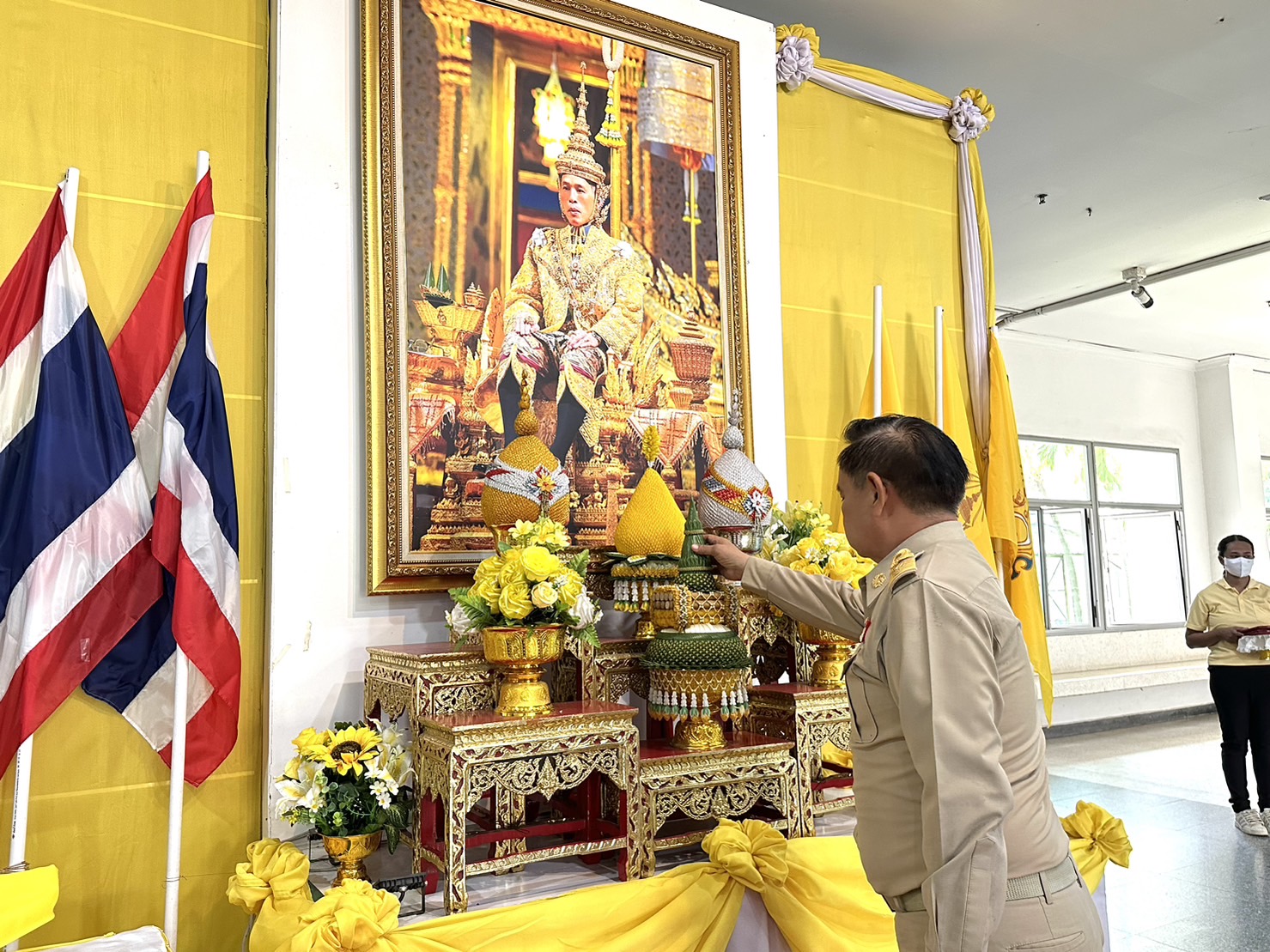 ร้อยเอ็ดจัดพิธีรับมอบหมวกและผ้าพันคอจิตอาสาพระราชทานฯให้แก่หน่วยงานพม. 