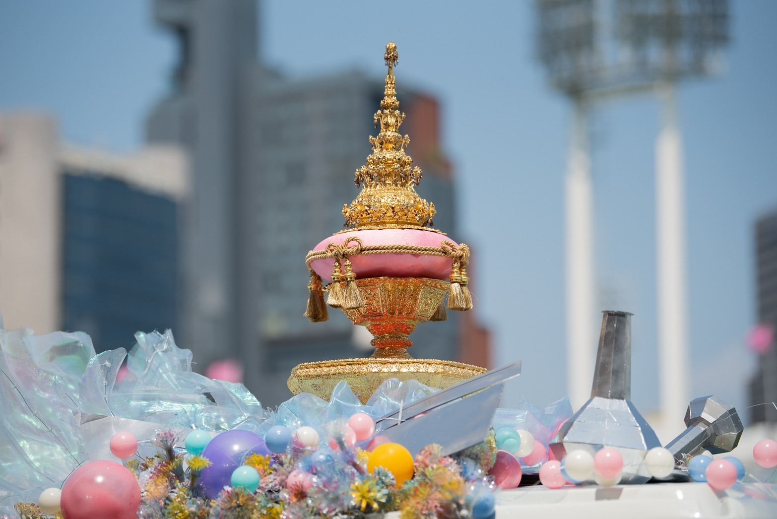 “อาจารย์จุฬาฯ” สวนกลับดราม่า “รถกอล์ฟอัญเชิญพระเกี้ยว” ซัด “พวกไดโนเสาร์” แนะเปิดใจฟังคนรุ่นใหม่บ้าง