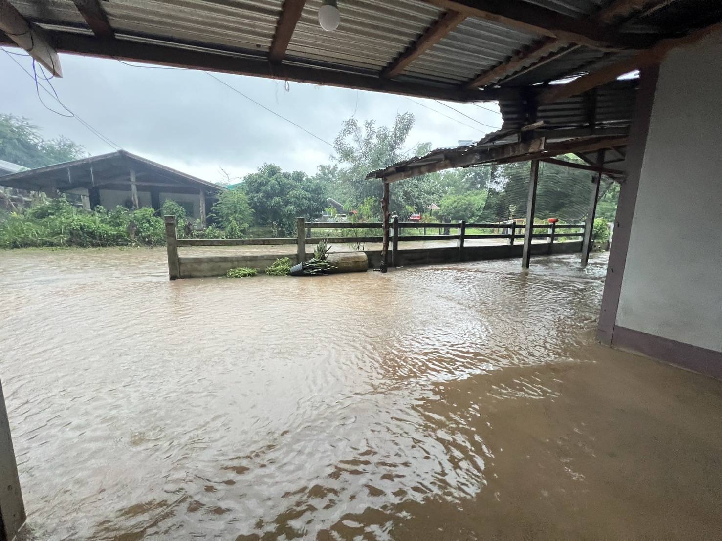 อุบลราชธานีเจอน้ำป่าถล่มหมู่บ้านและเขตอุทยานเร่งอพยพชาวบ้านด่วน 