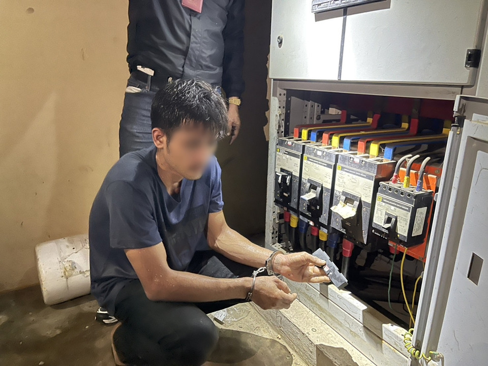 รวบหนุ่มเสพยาบ้า 10 เม็ดต่อวัน ลักตัดสายไฟรวม 14 ครั้ง หาเงินซื้อยาเสพติด