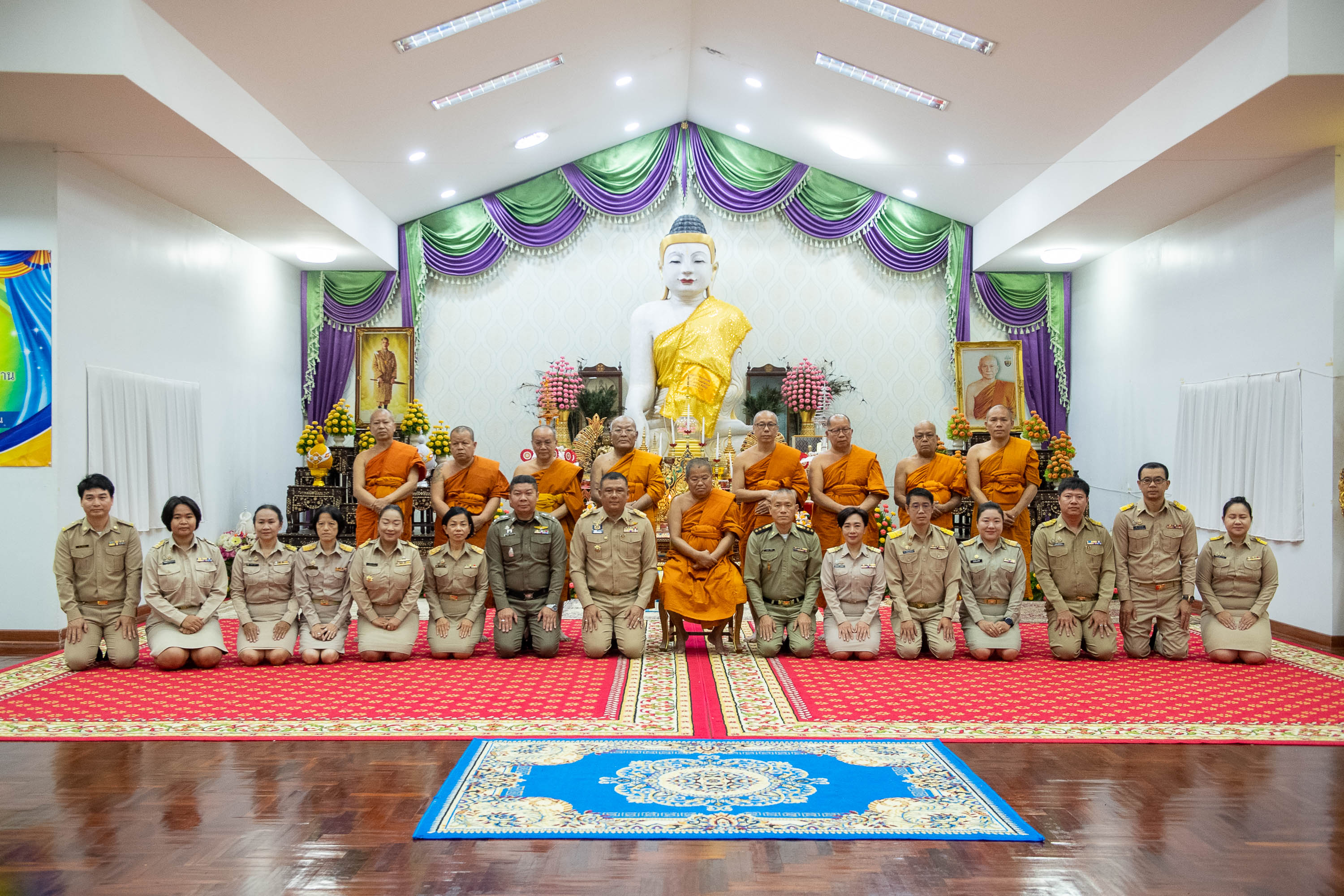 ในหลวงโปรดเกล้าฯ พระราชทาน ให้ถวายภัตตาหารพระราชทาน แด่พระภิกษุ สามเณร กรรมการกำกับห้องสอบ ที่เข้าสอบบาลีสนามหลวง