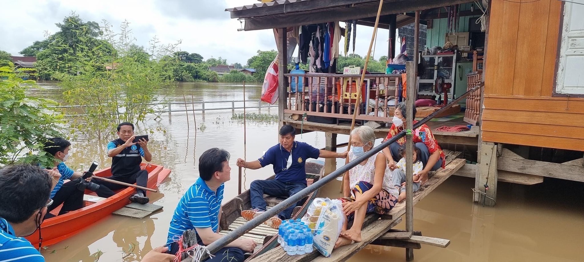 กอปภ.อยุธยา เตือนผู้ที่อาศัยอยู่ริมแม่น้ำเจ้าพระยา เตรียมพร้อมและติดตามสถานการณ์น้ำอย่างใกล้ชิด 