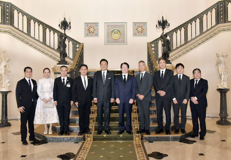 นายกฯ หารือผู้บริหาร Mitsubishi Motors เชื่อมั่นไทย เตรียมลงทุนเพิ่ม 1.6 หมื่นล้านบาท รองรับยานยนต์สมัยใหม่ ก่อนทดลองนั่งรถ