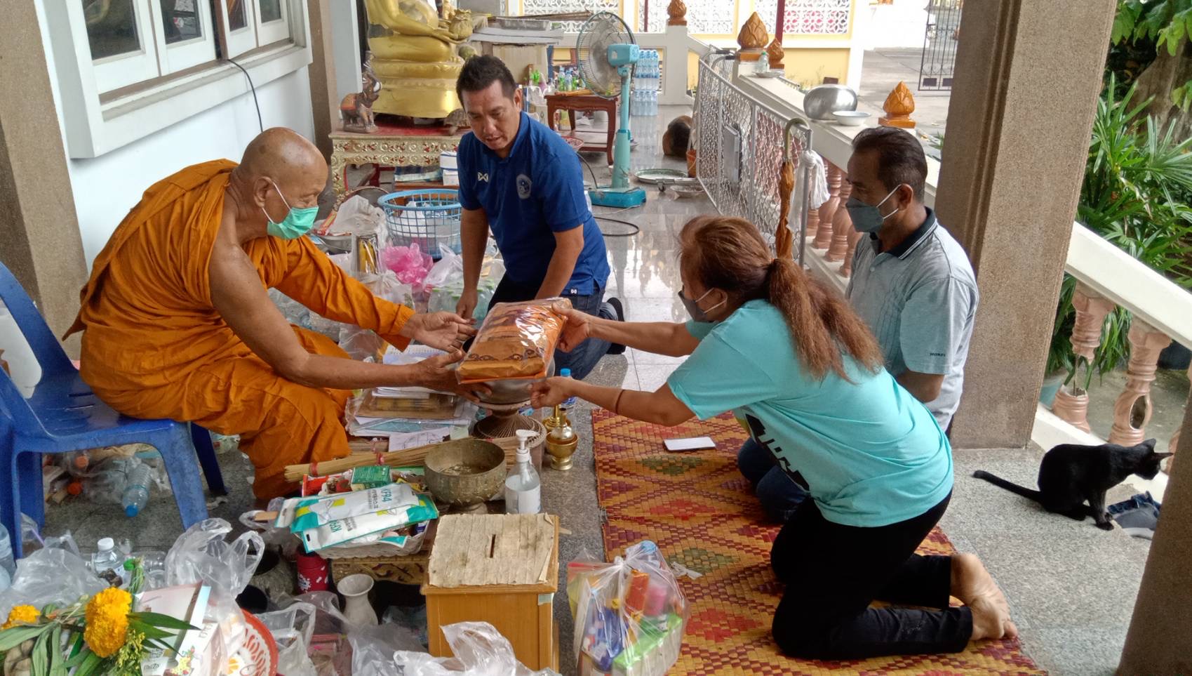 ป้าถูกจับกัญชา 1 ต้น ควงสามีเดินสายทำบุญ หลังศาลจังหวัดชลบุรี ปล่อยตัวชั่วคราว