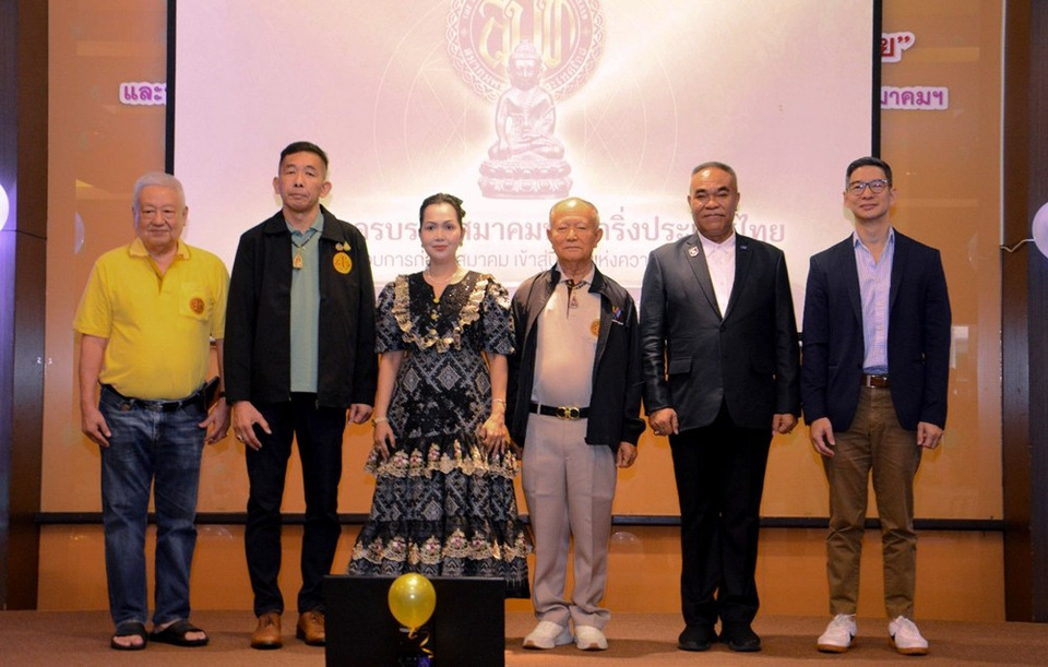 สะเทือนวงการพระเครื่อง! บิ๊กทหาร-เซียนใหญ่ตบเท้าฉลอง 1 ปี สมาคมพระกริ่งประเทศไทย ฮือฮาวันเกิด "อาจารย์แหม่ม" ประกาศยกระดับสู่สากล