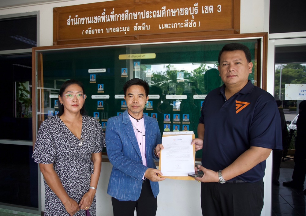 สส.ชลบุรี ร้อง สพป.เขต 3 ช่วยนักเรียน ม.2 ปมครูไม่อนุญาตให้เข้าห้องเรียน เหตุเห็นต่างการเมือง