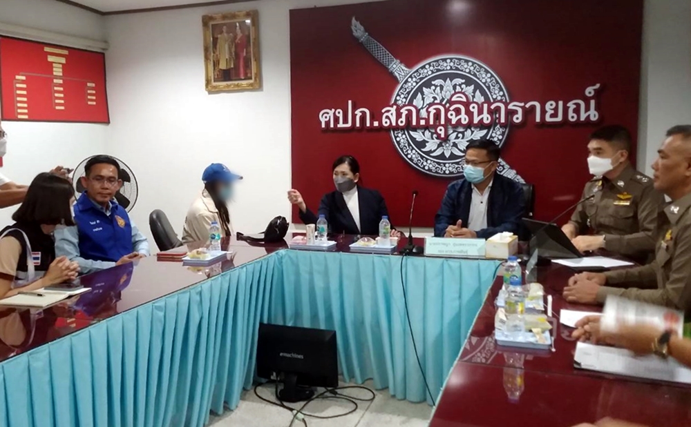 “ปวีณา” ลงพื้นที่กาฬสินธุ์ ลุยสางคดี “ครูพละ” ข่มขืนนักเรียน ม.1