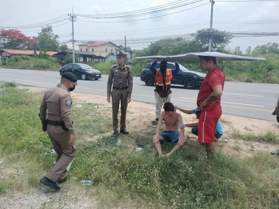 ตร.ท่องเที่ยวพัทยาช่วยหนุ่มชาวรัสเซียพยายามทำร้ายตัวเอง