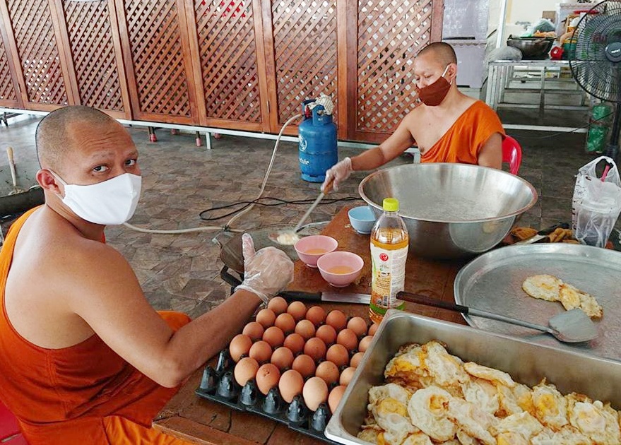 'รสพระทำ'ของแท้!  .. 'เจ้าคณะจังหวัดพระนครศรีอยุธยา'ตั้งโรงทานพร้อมจัดบริการ'เดลิเวอรี่'ส่งถึงประชาชน