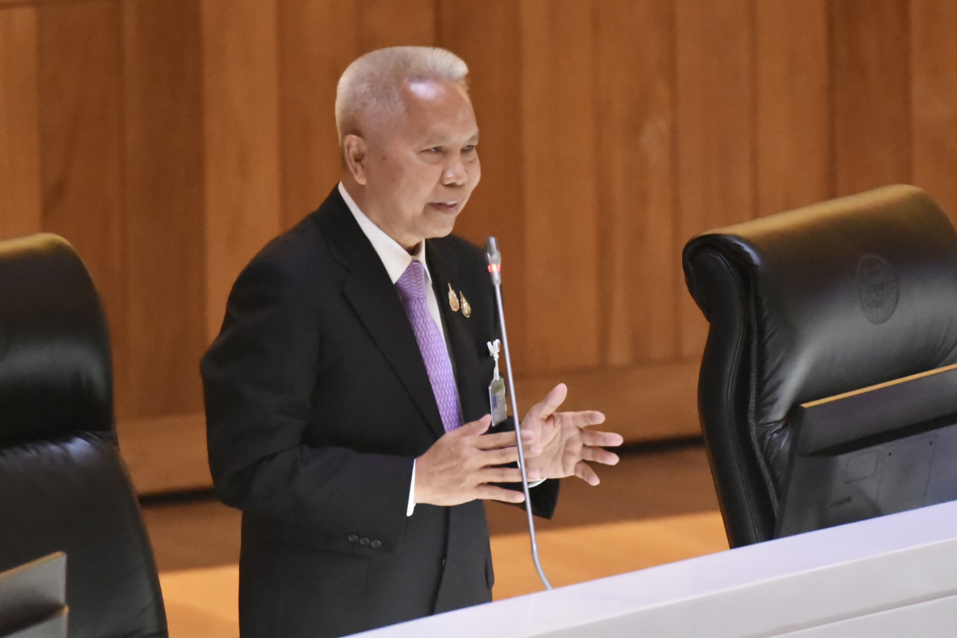 "ก่อแก้ว" แฉรายชื่อรมต.โยง "ครูใหญ่เนวิน" ด้าน “โสภณ” ป้อง “ไชยชนก” หลังปูดกลางสภาเสนอ "สินบน 40 ล้าน" แลกปราบแก๊งคอลเซ็นเตอร์