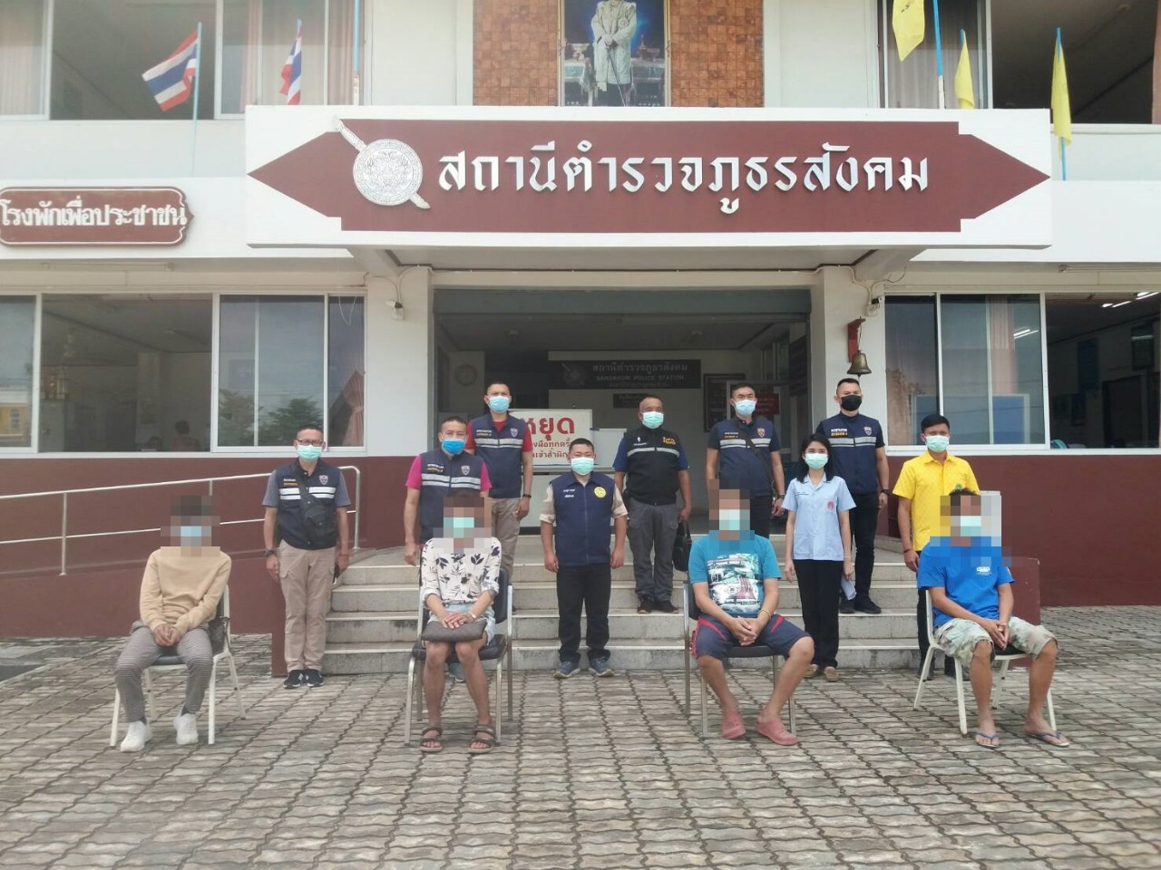 ไม่สนโควิด-19!!! ตม.หนองคาย ร่วม บก.ตม.4 และ ฝ่ายปกครอง อ.สังคม ตำรวจ สภ.สังคม รวบ 2 ชาวไทยลักลอบขน 2 ชาวลาวเข้าเมืองไทย