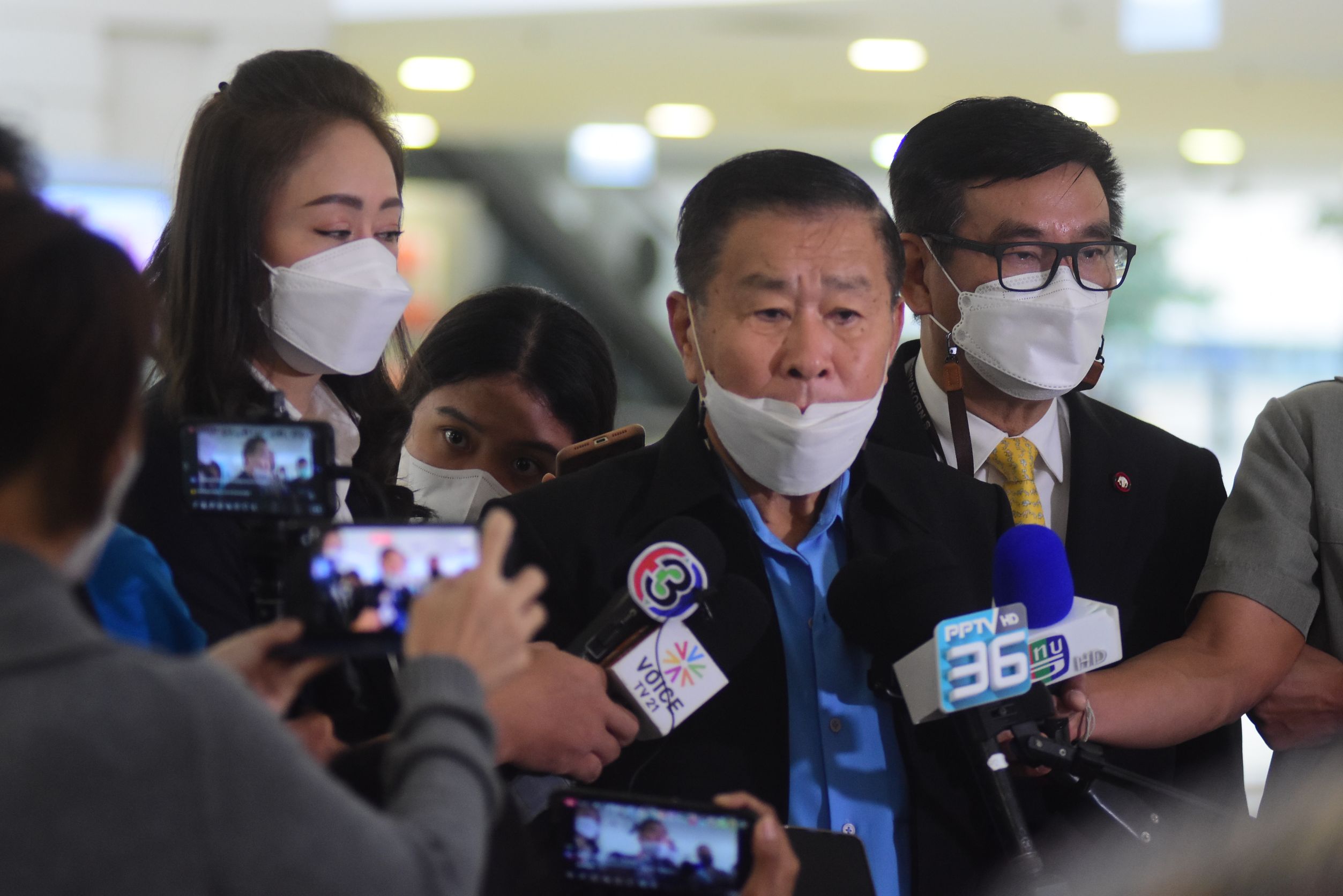 "เสรีรวมไทย" บุกกกต.ยื่นสอบ "7 พรรคเล็ก" รับกล้วย ชี้เข้าข่ายยุบพรรค มั่นใจหลักฐานแน่น เหน็บกกต. อิสระจริงต้องชงศาลรธน.