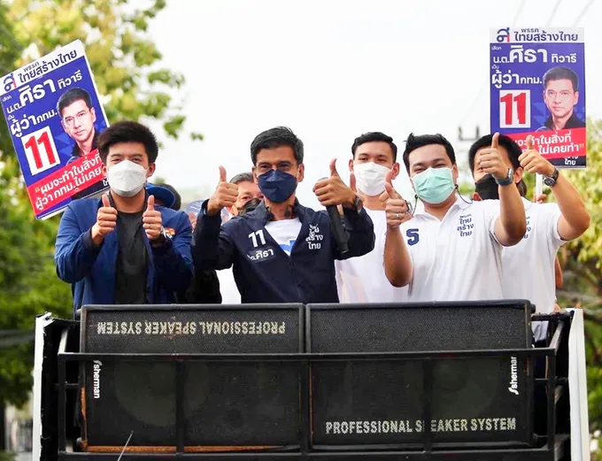 "ศิธา" ควง ผู้สมัคร สก. ลุยขอคะแนนพี่น้องชาวบางนา ประกาศแก้ปัญหาให้คนตัวเล็ก