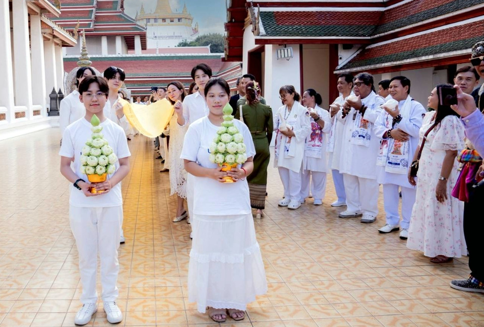 พีช สุพิชญา ร่วมบุญใหญ่ “ห่มผ้าพระเจดีย์ภูเขาทอง” สืบสานพุทธศาสนา ปี 2569