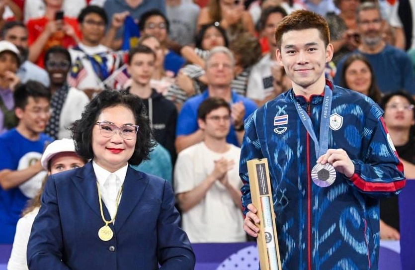 "คุณหญิงปัทมา" ควักเงินส่วนตัว 1.5 ล้านบาท ให้ "วิว กุลวุฒิ" หลังสร้างประวัติศาสตร์ให้แก่วงการแบดมินตันของไทย