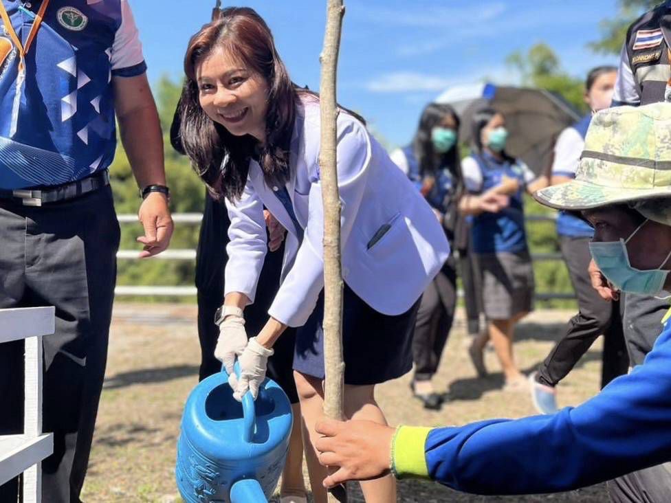 รพ.ศรีสะเกษจัดกิจกรรมปลูกป่าเพิ่มพื้นที่สีเขียว-อนุรักษ์สิ่งแวดล้อมเพื่อสุขภาพที่ดีของปชช.