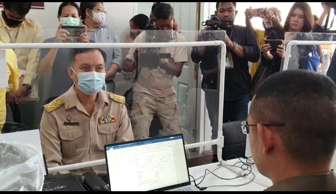 กรมศิลปากรส่งตัวแทนแจ้งความเอาผิดชุมนุม19ก.ย.บุกรุกสนามหลวง-ฝังหมุดคณะราษฎร