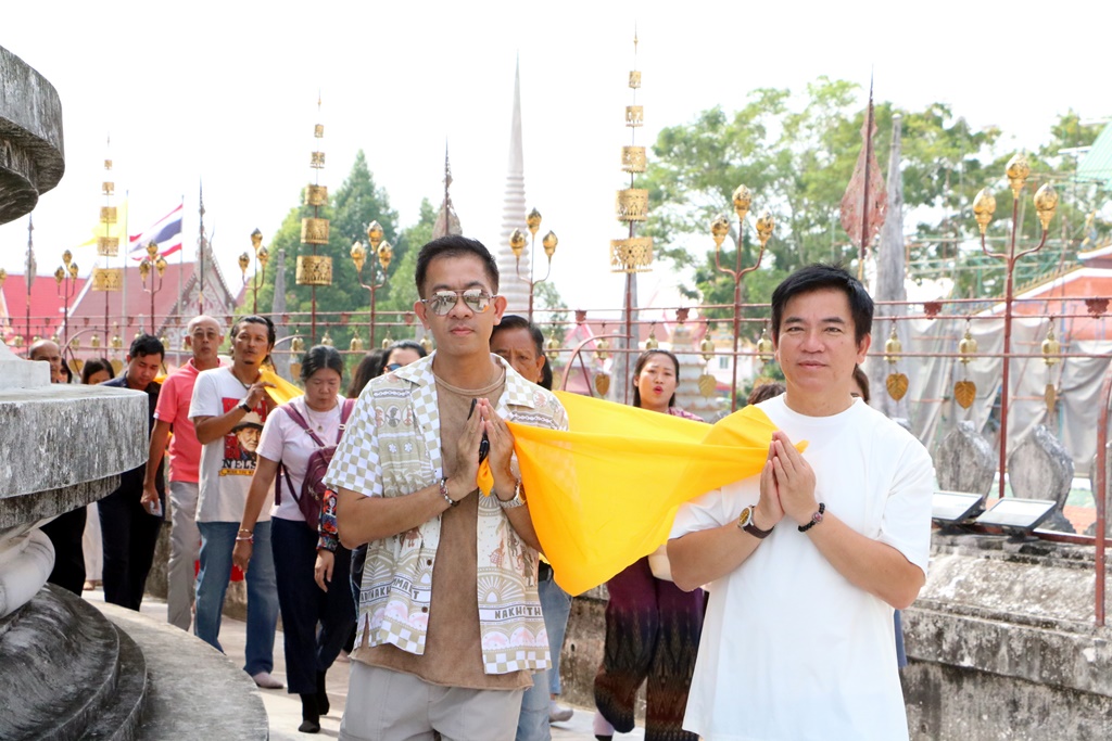 วันหยุดคึกคัก!! นทท.สายมู แห่เที่ยวไหว้ขอพรสิ่งศักดิ์สิทธิ์ในเมืองคอน