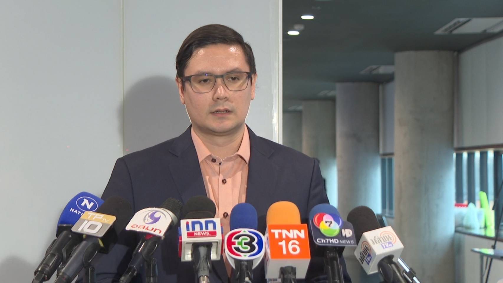 "โรม" เชิญ "ทักษิณ" แจง กมธ.ความมั่นคงฯ พิสูจน์ความบริสุทธิ์ปม "ชั้น14" ปัดวิจารณ์ "ยิ่งลักษณ์" กลับไทย ยันรับไม่ได้ถ้าใช้วิธีพิสดาร