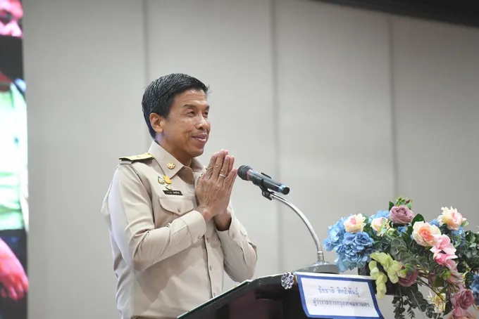 “ชัชชาติ” ร่วมพิธีเชิดชูครู ย้ำนโยบาย ลดภาระให้ครูอยู่กับเด็กมากขึ้น