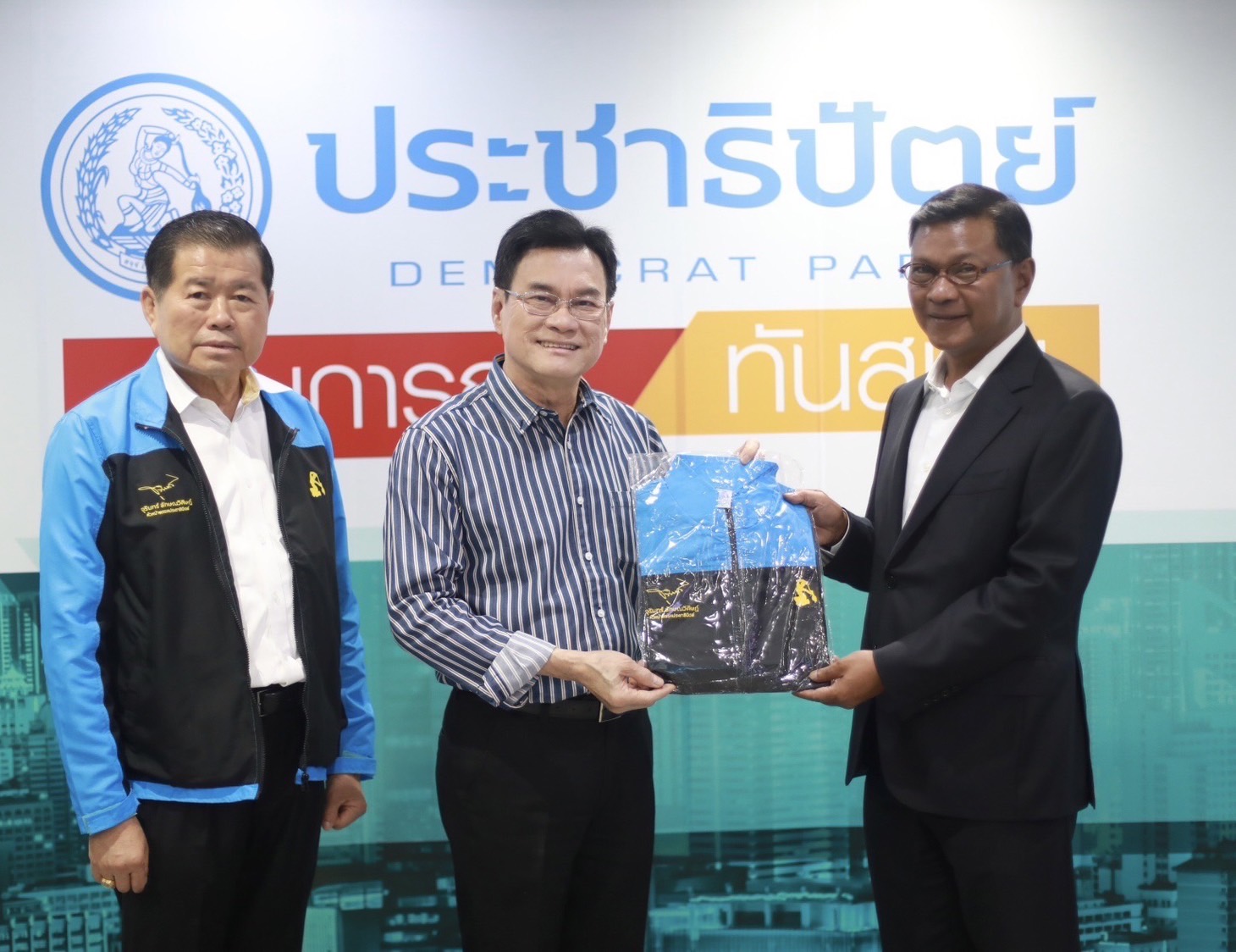 "จุรินทร์" รับ "ม.ร.ว ศศิพฤนท์" อดีต CEO หลักทรัพย์กรุงศรีอยุธยา-แบงค์อิสลาม ร่วมทีมศก.ปชป.
