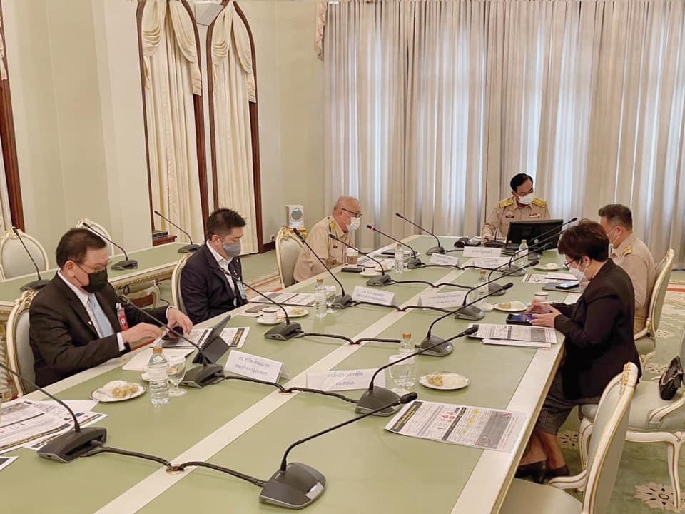 นายกฯ โพสต์เฟซบุ๊ก ประชุมแก้ปัญหาหนี้สินปชช.รายย่อย ช่วยลดภาระหนี้ที่ดอกเบี้ยลดลงได้ 2-3% ต่อปี