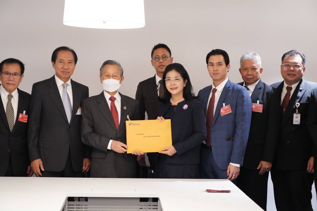 "ไทยสร้างไทย" พบ "ประธานสภาฯ"  ยื่น กฎหมาย 2 ฉบับ หวัง ช่วยSMEs