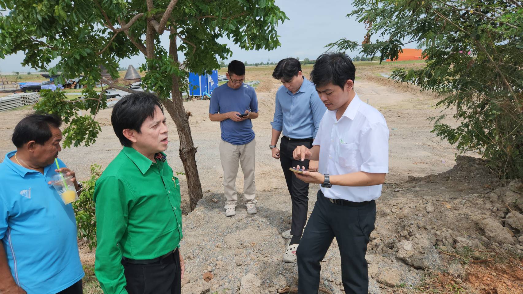 "ฉัตรพันธ์" ลงพื้นที่ติดตามโรงงานแต่งแร่หนองขาว หลังครบกำหนดขยับสิ่งของออกจากพื้นที่ชลประทาน จี้เปิดผลประชาพิจารณ์