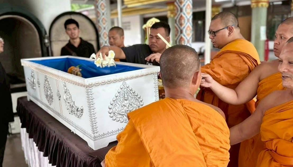 วัดพิบูลสัณหธรรมศรีราชา จัดงานศพฟรีช่วยคนยากจน สู้ราคาน้ำมันพุ่ง