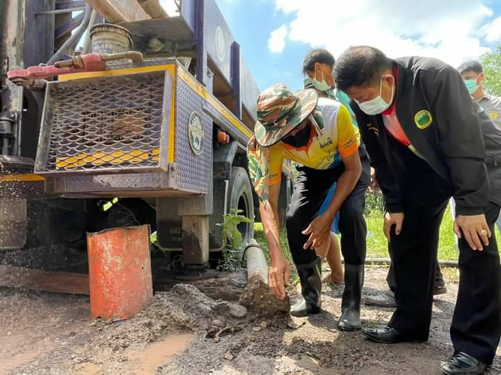 อบจ.เพชรบูรณ์เร่งขุดเจาะบ่อบาดาลในพื้นที่หมู่บ้านซับกระบากตำบลชนแดน