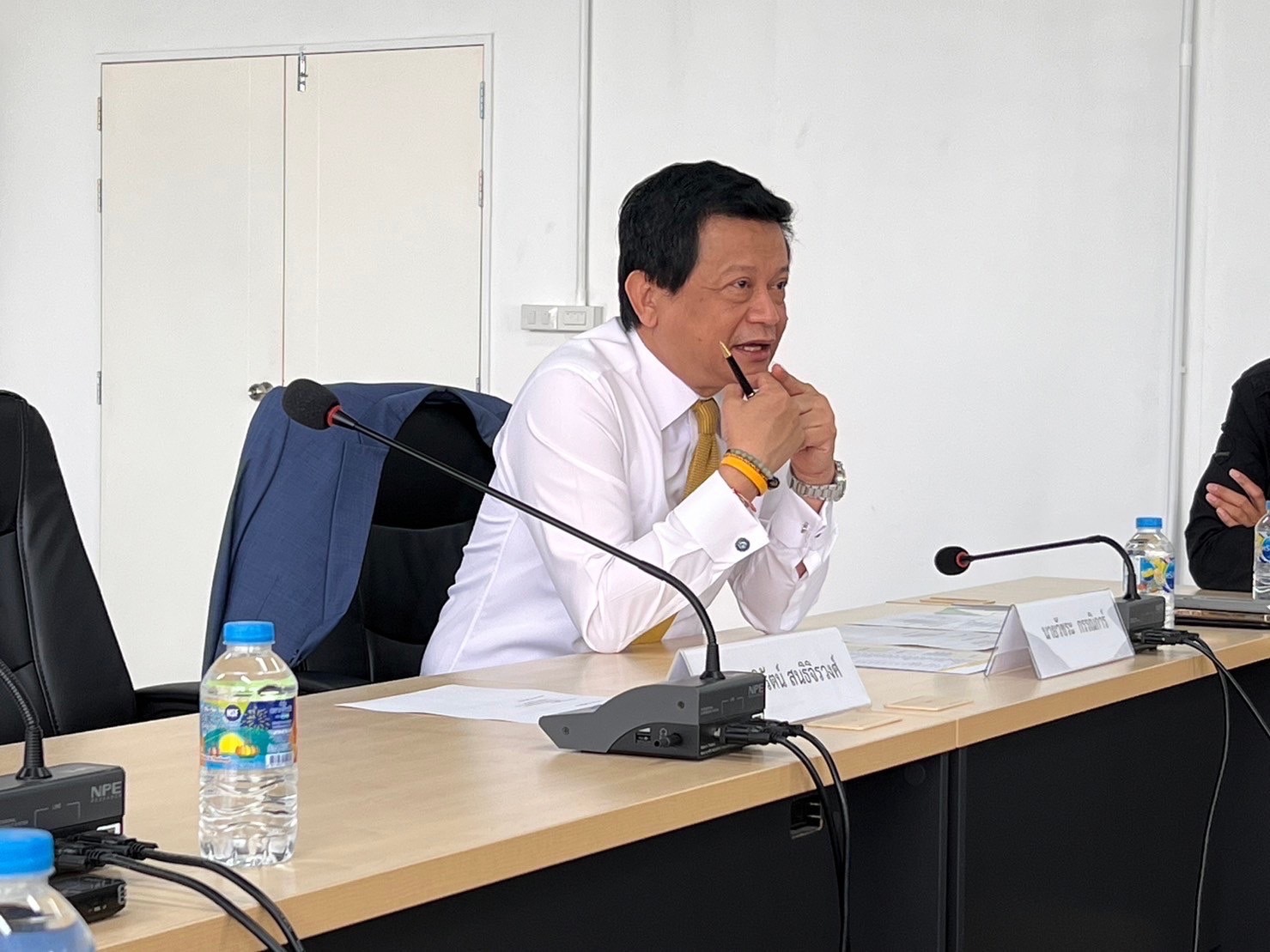 “วัชระ” เผย “ส.ส.บิ๊กเนม” เตรียมซบพรรคสร้างอนาคตไทย เพียบ! ปลื้มลูกพรรคเลือดใหม่ประกาศไม่ซื้อเสียงเลือกตั้ง