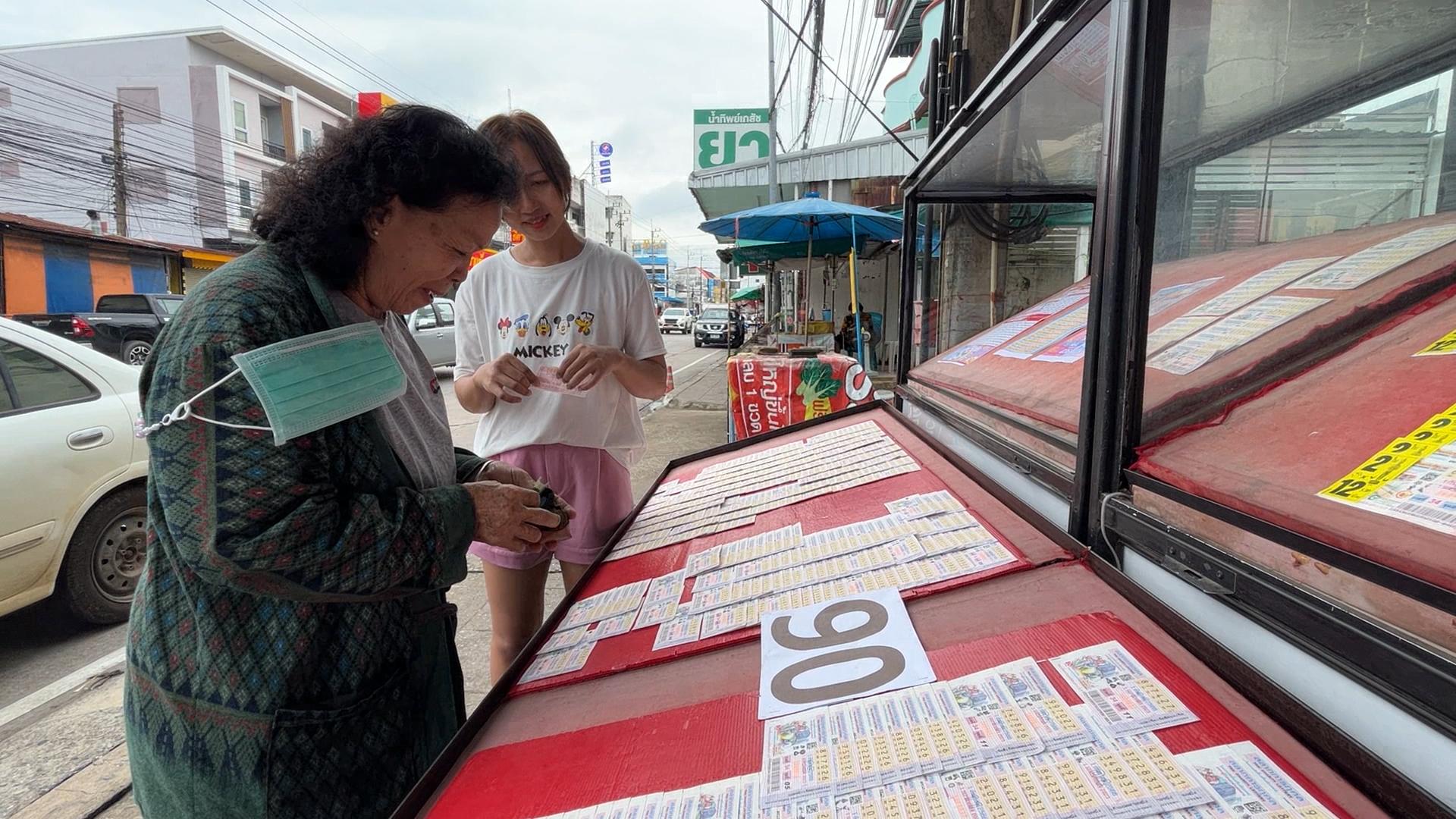 ขอนแก่น เลขผลโหวตนายกฯ ขายดีสุดๆ ไม่เว้นอายุ "เศรษฐา" คอหวยกว้านซื้อใกล้หมด ขณะที่กลุ่มเลข "ทักษิณ" เกลี้ยงแผง