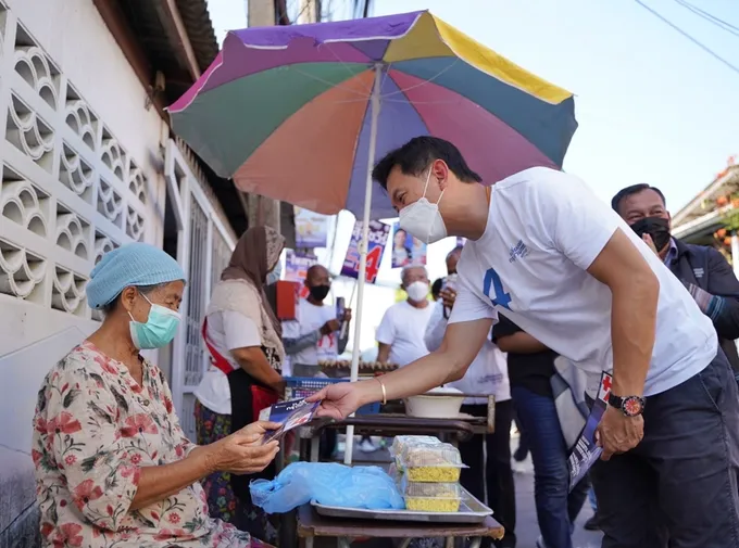 "เอ้ สุชัชวีร์" ลุยหาเสียงย่านอ่อนนุช ย้ำนโยบายต้องใช้ระบบปั๊มน้ำอัตโนมัติแก้ "น้ำท่วมซ้ำซาก"