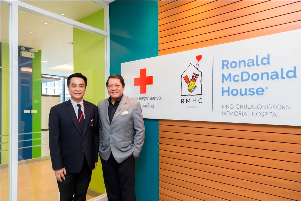 ศ.นพ สุทธิพงศ์ และ มร.เฮสเตอร์