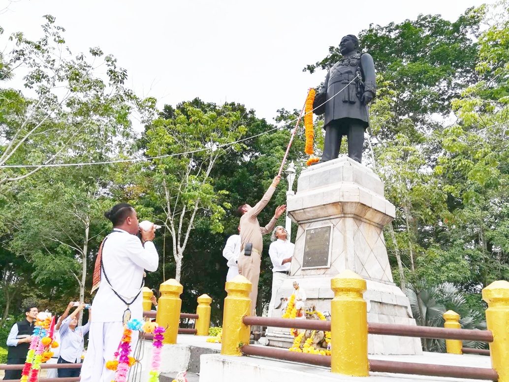 ผู้ว่าฯตรัง จัดพิธีบวงสรวงพระยารัษฎานุประดิษฐ์ อดีตเจ้าเมืองตรัง ขอให้บ้านเมืองกลับสู่ภาวะปกติ