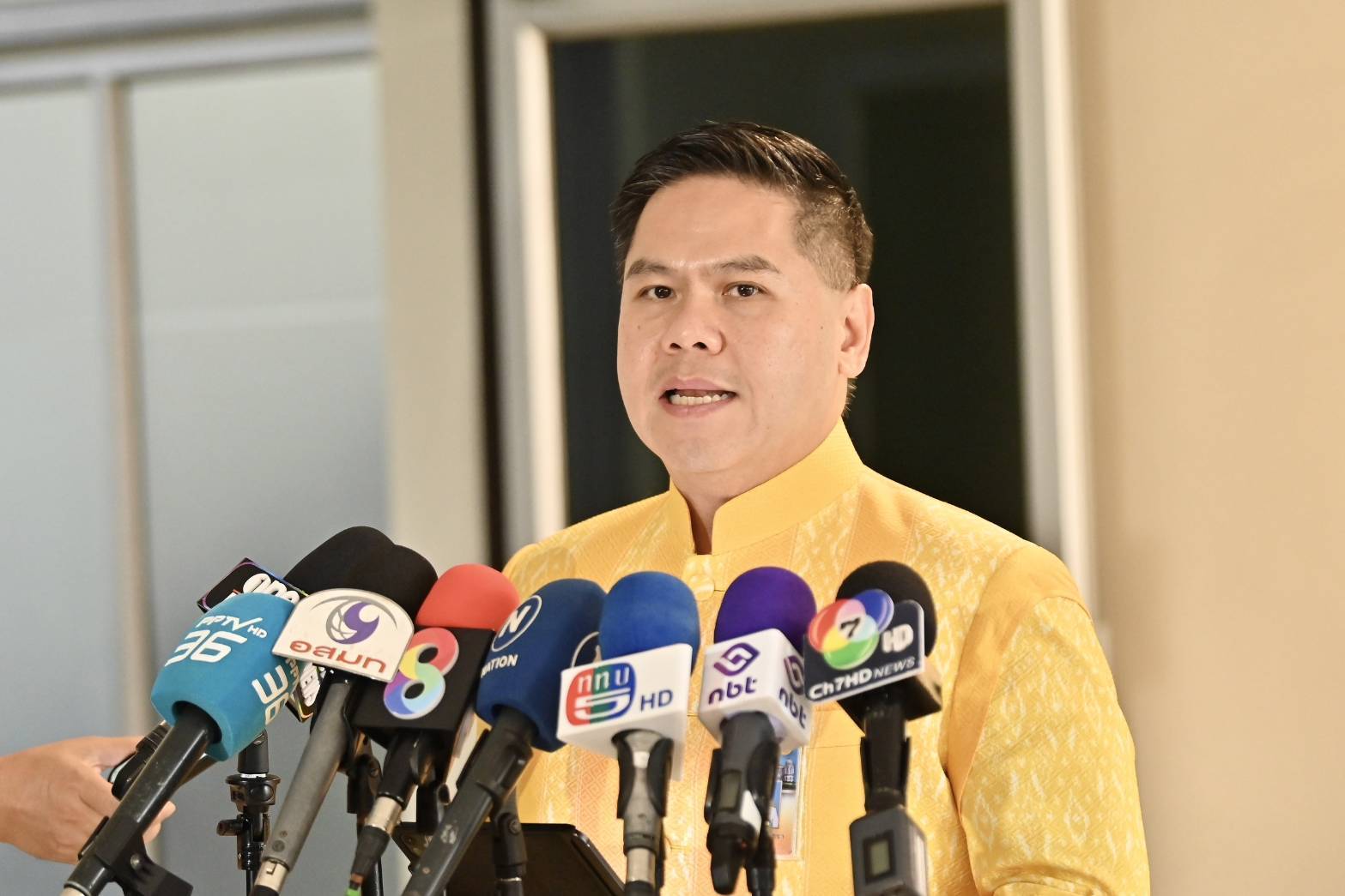 “วราวุธ” เผย พม. เร่งช่วย พลทหารเหยียบทุ่นระเบิด มอบกายอุปกรณ์ นวัตกรรมขาเทียมไดนามิก พร้อมดูแลสิทธิสวัสดิการครอบครัว
