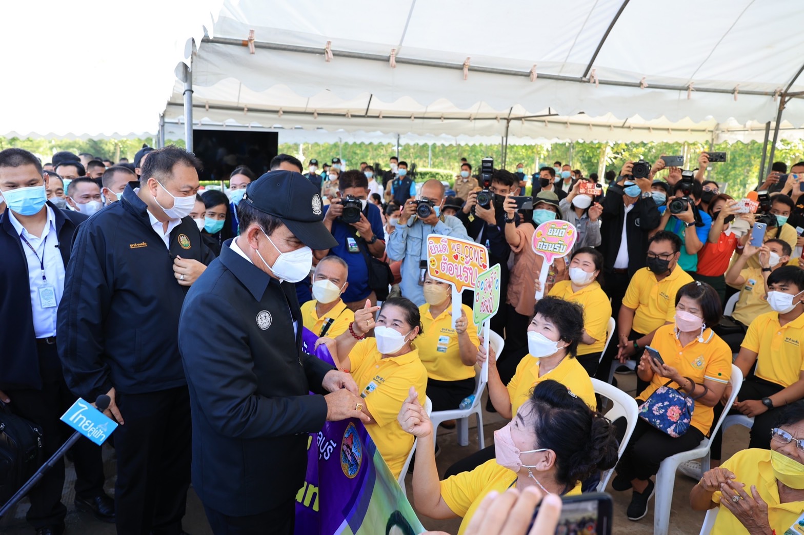  รมว.สุชาติ ร่วมคณะนายก พบปะแรงงานนอกระบบ เยี่ยมคูโบต้าฟาร์ม จ.ชลบุรี