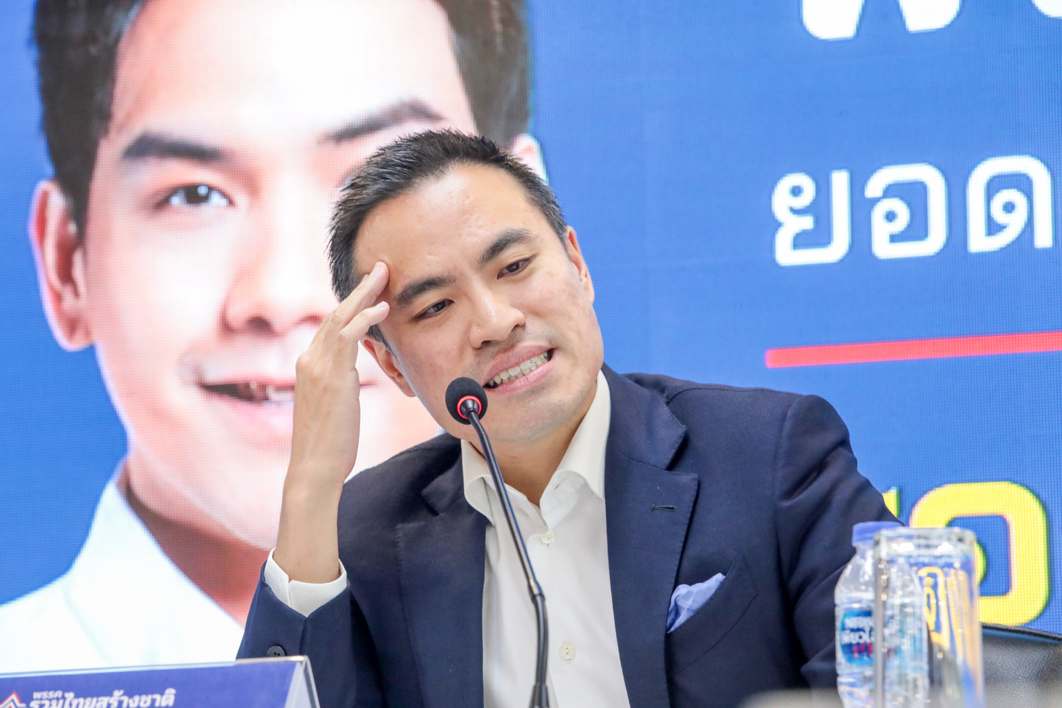 "เอกนัฏ" แจง "พีระพันธุ์" สละเก้าอี้ส.ส. ตัดสินใจดีแล้วเหตุอยากจะช่วยงาน "นายกฯ"ต่อ "อนุชา บูรพชัยศรี" ขึ้นปาร์ตี้ลิสต์แทน
