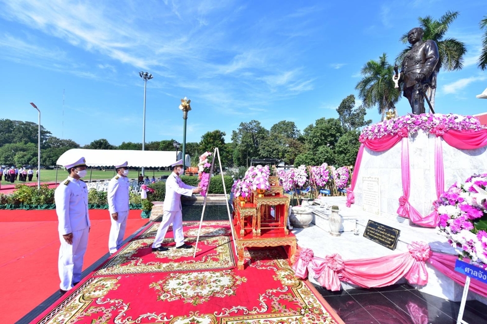 รองผู้ว่าฯศรีสะเกษ นำคณะวางพวงมาลาน้อมรำลึกเนื่องในวันคล้ายวันสวรรคต พระบาทสมเด็จพระจุลจอมเกล้าเจ้าอยู่หัว 