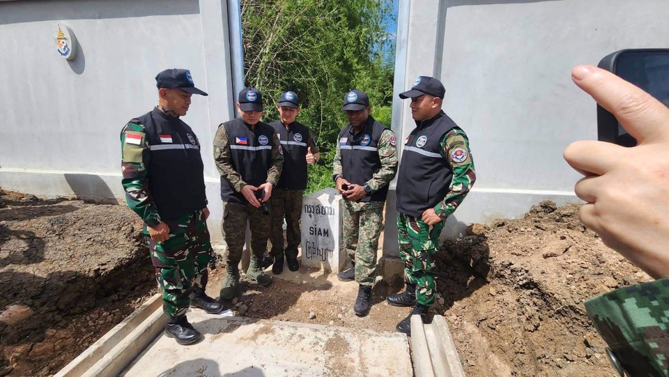 กองทัพไทย นำ AOT-TH ลงพื้นที่สังเกตการณ์สร้างรั้วชายแดนไทย–กัมพูชา พื้นที่จันทบุรี พร้อมตรวจชายแดนตราด