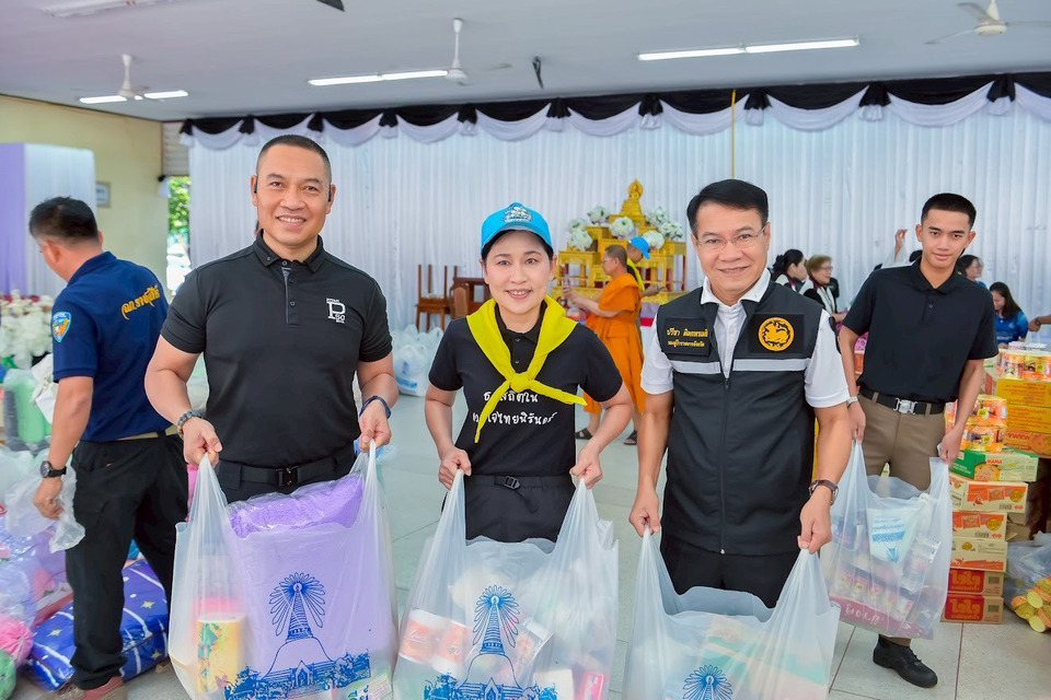 นครปฐมรวมใจ! บรรจุ 2,000 ชุดถุงยังชีพ ส่งตรงเบตง-สงขลา ช่วยผู้ประสบอุทกภัยภาคใต้ 