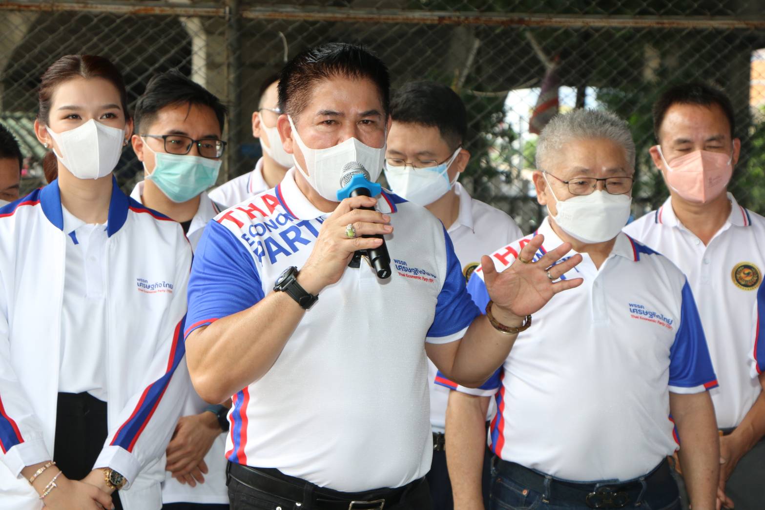 พรึ่บ ! เศรษฐกิจไทย ระดมส.ส.ลงพื้นที่ชุมชนย่านสาทร  ตอบโจทย์ทุกข์ชาวกรุง