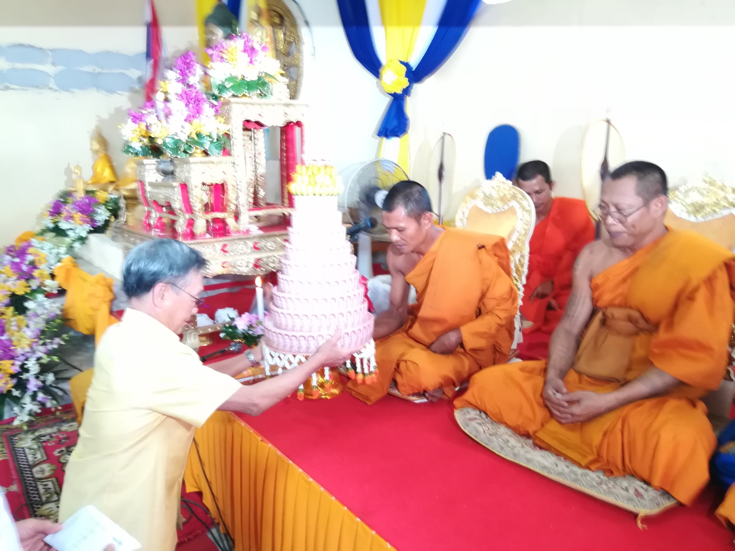 “ชวน หลีกภัย”ลงตรังบ้านเกิดร่วมทอดผ้าป่าสามัคคีตามกำลัง​  หลังศก.ไม่ดี ราคายางตกต่ำมานานนับ6ปี 