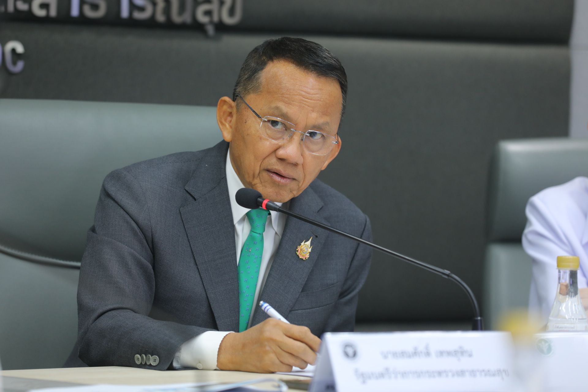 “สมศักดิ์” ลงนามคำสั่งถึง สธ.ทั่วประเทศ คุมเข้ม 5 มาตรการรับมือฝุ่น PM 2.5 หลังเริ่มส่งผลกระทบต่อสุขภาพประชาชน 