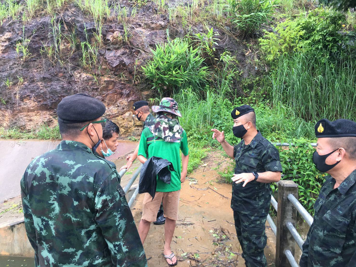 รองเสนาธิการศูนย์บรรเทาสาธารณภัย มทบ. 39 ลงพื้นที่พบปะชุดปฏิบัติการฯประจำพื้นที่ อ.เนินมะปราง