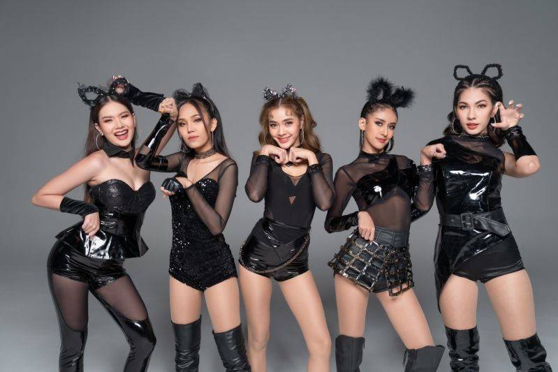 สวย แซ่บ มงลงยกกรุ๊ป "MISS ESAN" ส่ง "ด้วยรักและปลาทู2021" อ้อนแฟนเพลง