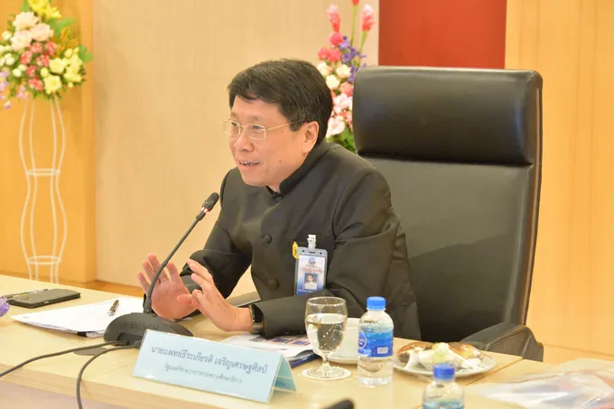"ธีระเกียรติ"หาช่องกฎหมายช่วย2ครูกลับรับราชการ 