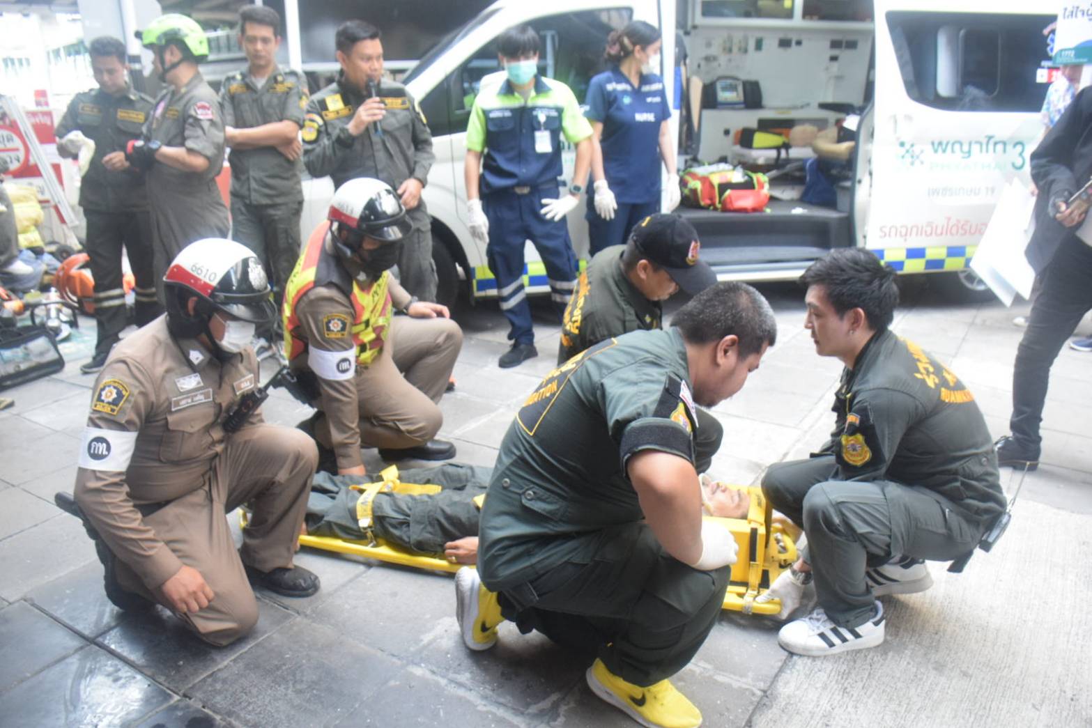 สน.ภาษีเจริญ ติวเข้มร่วมฯฝั่งธนบุรี-รพ.พญาไท 3 ซ้อมแผนเผชิญเหตุรับมือวันสงกรานต์